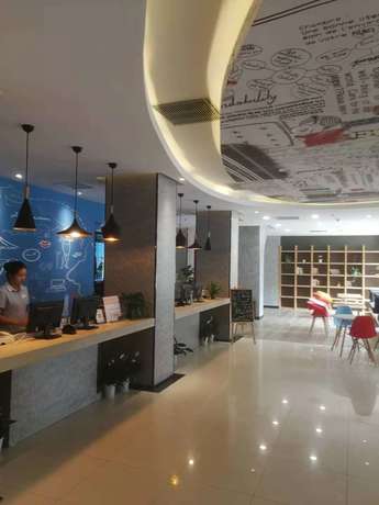 Imagen de los interiores del Hotel Ibis Wuhan Hankou. Foto 11