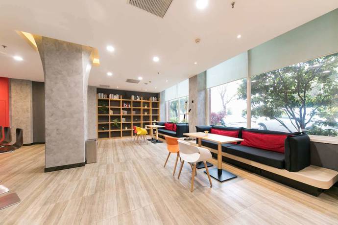 Imagen de los interiores del Hotel Ibis Wuhan Hankou. Foto 13
