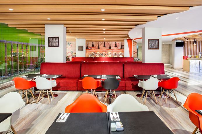 Imagen de los interiores del Hotel Ibis Yogyakarta Adi Sucipto. Foto 9