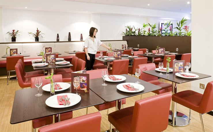 Imagen del bar/restaurante del Hotel Ibis York Centre. Foto 8