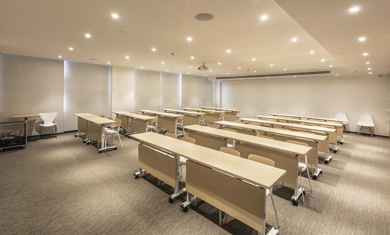 Imagen de los interiores del Hotel Ibis Zhengzhou Longhai Road. Foto 10