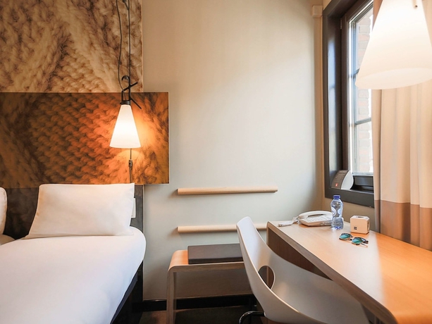 Imagen de la habitación del Hotel Ibis brussels centre gare du midi. Foto 11