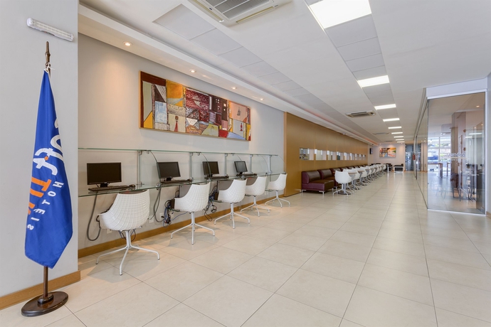 Imagen de los interiores del Hotel Ibis budget Bel&eacute;m Batista Campos. Foto 6