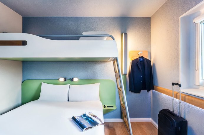 Imagen de la habitación del Hotel Ibis budget Clermont-Ferrand Le Brézet Aéroport. Foto 6