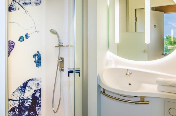 Imagen de la habitación del Hotel Ibis budget Clermont-Ferrand Le Brézet Aéroport. Foto 9
