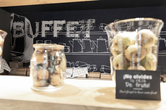 Imagen de los interiores del Hotel Ibis budget Logroño Centro. Foto 17