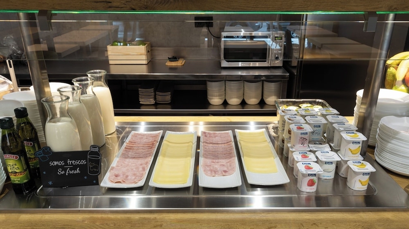 Imagen del bar/restaurante del Hotel Ibis budget Logroño Centro. Foto 5