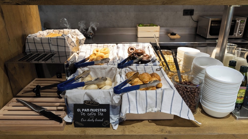 Imagen del bar/restaurante del Hotel Ibis budget Logroño Centro. Foto 6