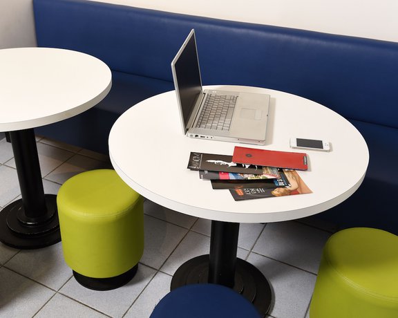 Imagen del bar/restaurante del Hotel Ibis budget Nice Aeroport Promenade des Anglais. Foto 4