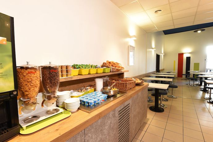 Imagen del bar/restaurante del Hotel Ibis budget Nice Aeroport Promenade des Anglais. Foto 6