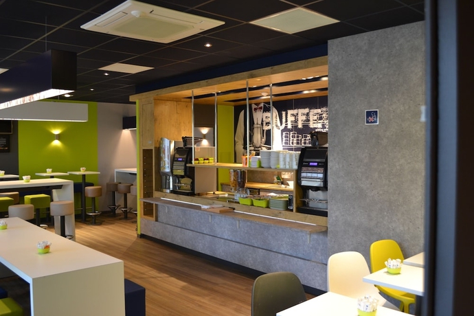 Imagen del bar/restaurante del Hotel Ibis budget Paris Porte de Vanves. Foto 8