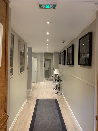 Imagen de los interiores del Hotel Ibis styles Paris Montmartre Batignolles. Foto 10