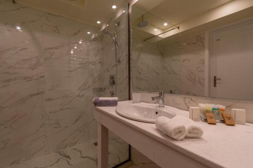 Imagen de la habitación del Hotel Ibiscus Corfu. Foto 16