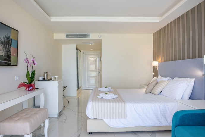 Imagen de la habitación del Hotel Ibiscus Corfu, Roda. Foto 6
