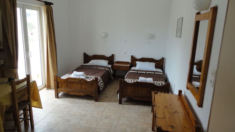 Imagen de la piscina del Hotel Ibiscus Malia. Foto 16