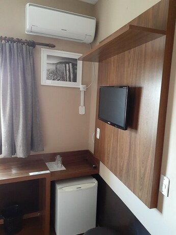 Imagen de la habitación del Hotel Ibitur. Foto 25