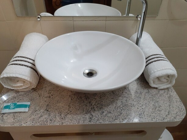 Imagen de la habitación del Hotel Ibitur. Foto 34