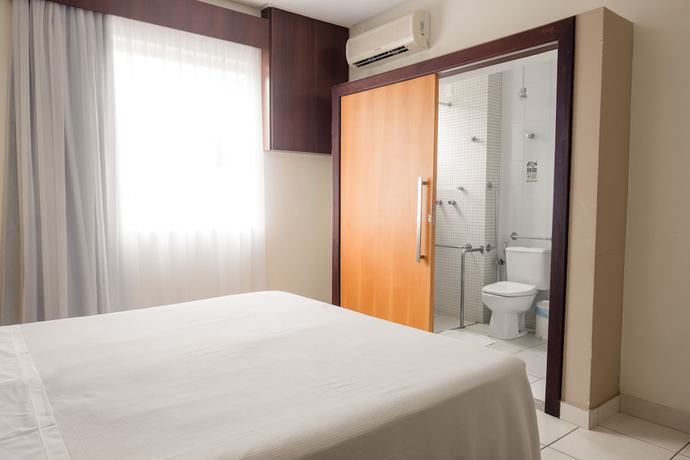 Imagen de la habitación del Hotel Ibituruna Center. Foto 10