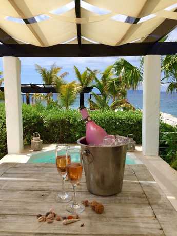 Imagen de los exteriores del Hotel Ibiza, Azua. Foto 10