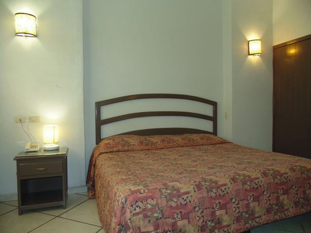 Imagen de la habitación del Hotel Ibiza Express. Foto 14