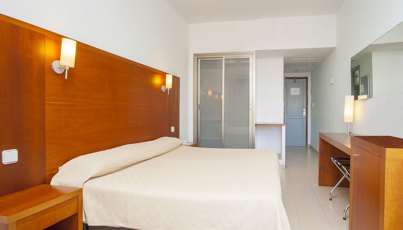 Imagen de la habitación del Hotel Ibiza Playa. Foto 11