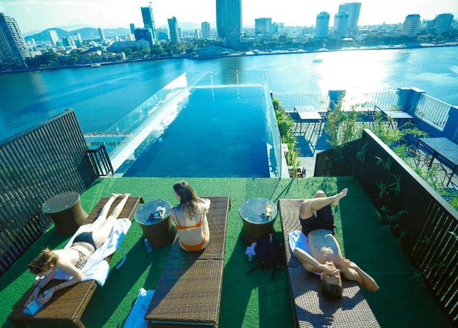 Imagen del bar/restaurante del Hotel Ibiza Riverfront. Foto 12