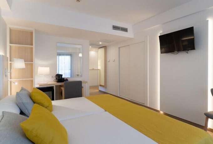 Imagen de la habitación del Hotel Ibiza White Aparts. Foto 5