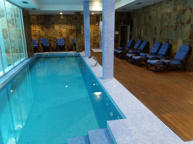 Imagen de la piscina del Hotel Ibn-Arrik. Foto 17