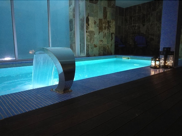 Imagen de la piscina del Hotel Ibn-arrik. Foto 19