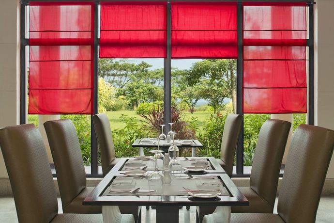 Imagen del bar/restaurante del Hotel Ibom Icon and Golf Resort. Foto 6