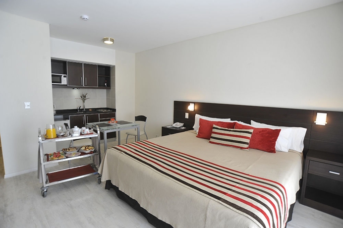 Imagen de la habitación del Hotel Icaro Suites. Foto 4
