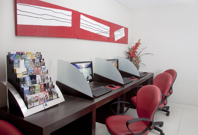 Imagen de los interiores del Hotel Icaro Suites. Foto 13