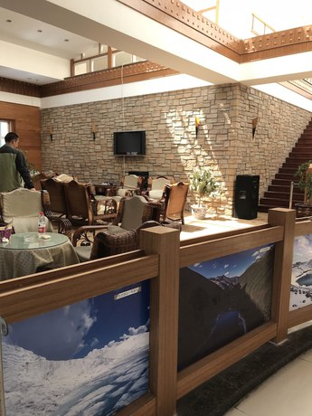 Imagen del bar/restaurante del Hotel Ice 520. Foto 5