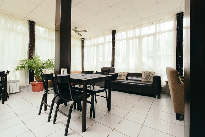 Imagen del bar/restaurante del Hotel Iceberg House. Foto 2