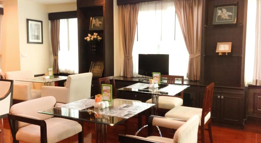 Imagen del bar/restaurante del Hotel Icheck Inn Residence Soi 2. Foto 2