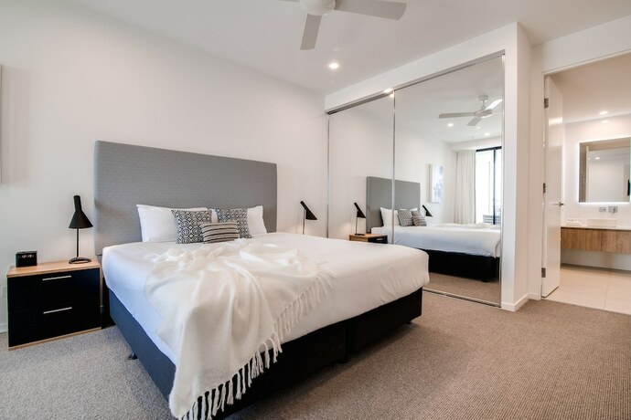 Imagen de la habitación del Hotel Iconic Kirra Beach Resort. Foto 15