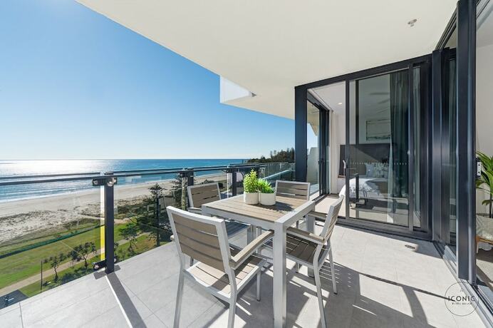 Imagen de la habitación del Hotel Iconic Kirra Beach Resort. Foto 25