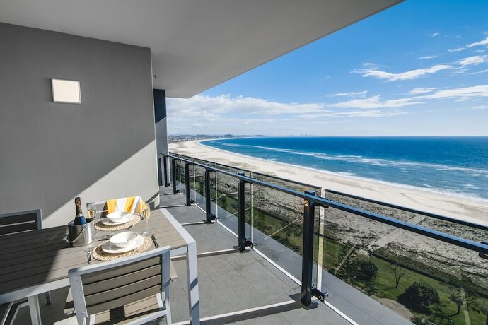 Imagen de la habitación del Hotel Iconic Kirra Beach Resort. Foto 29