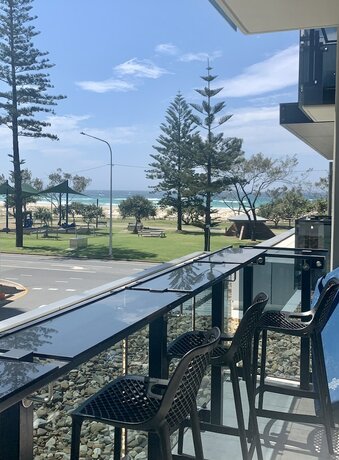 Imagen de la habitación del Hotel Iconic Kirra Beach Resort. Foto 30