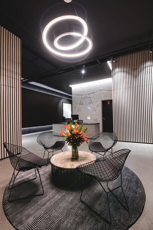 Imagen de los interiores del Hotel Iconic Kirra Beach Resort. Foto 35