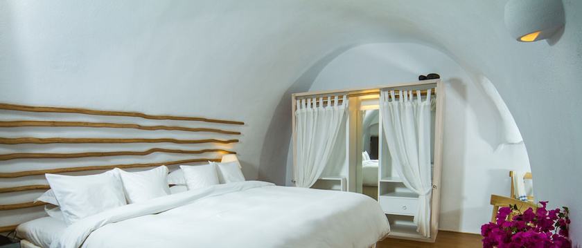 Imagen de la habitación del Hotel Iconic Santorini by Sandglass. Foto 5