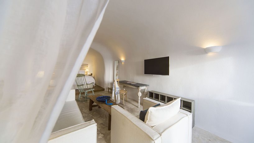 Imagen de la habitación del Hotel Iconic Santorini by Sandglass. Foto 7