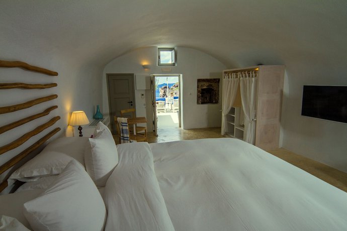 Imagen de la habitación del Hotel Iconic Santorini by Sandglass. Foto 9