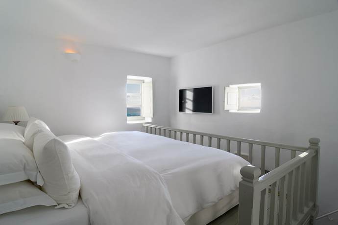 Imagen de la habitación del Hotel Iconic Santorini by Sandglass. Foto 14