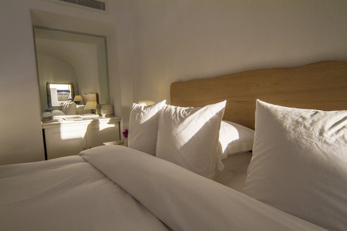 Imagen de la habitación del Hotel Iconic Santorini by Sandglass. Foto 18