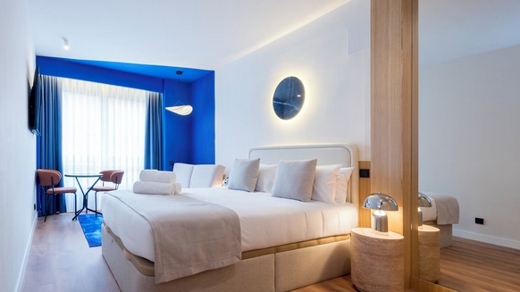 Imagen de la habitación del Hotel Iconic Suites. Foto 6