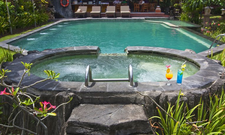 Imagen de la piscina del Hotel Ida Inn. Foto 20