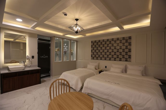 Imagen de la habitación del Hotel Idea Hotel. Foto 17