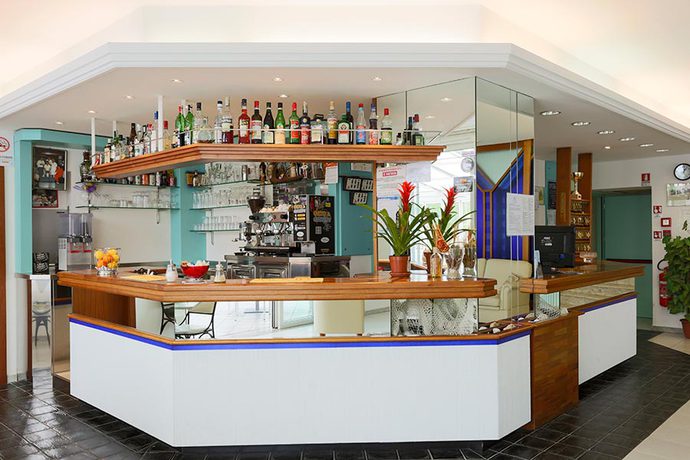 Imagen del bar/restaurante del Hotel Ideal Bianchini. Foto 3