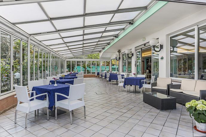Imagen del bar/restaurante del Hotel Ideal Bianchini. Foto 4